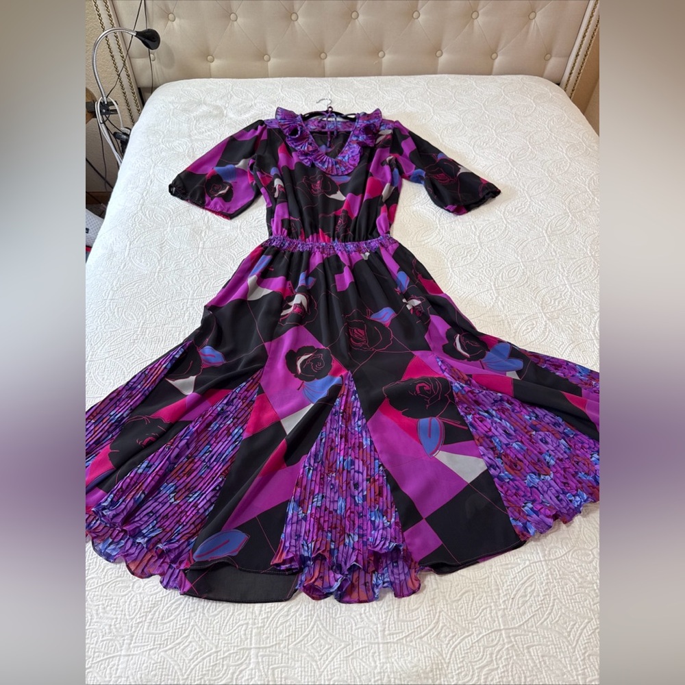 1960s True Vintage Abstracts Rose All Over Print Dress M/L Micropleat Frill Trim